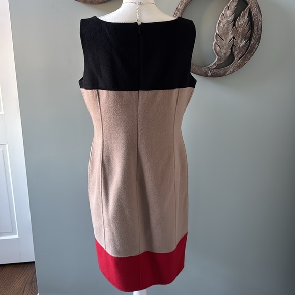 Exquisite quality St. John sheath dress black, tan &  red.  Size 12 - Picture 6 of 9